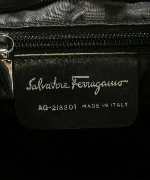 Salvatore Ferragamo กระเป๋าสะพาย