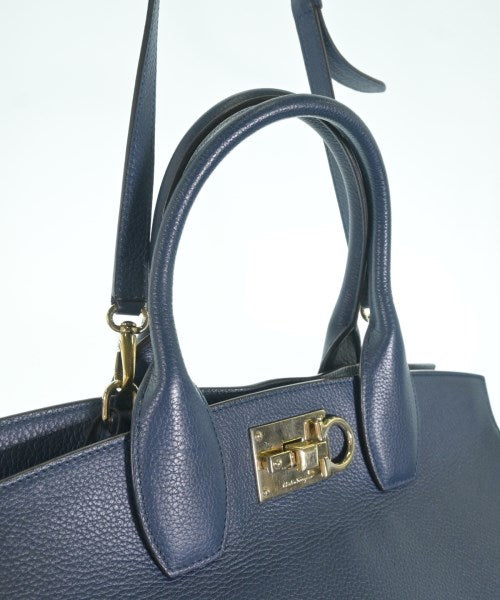 Salvatore Ferragamo กระเป๋าถือ