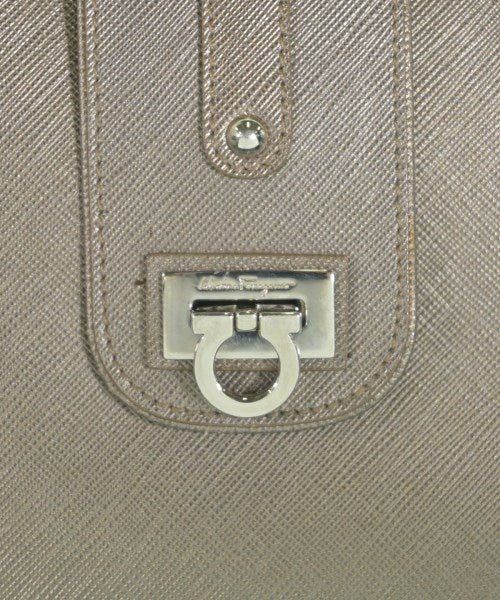 Salvatore Ferragamo กระเป๋าสะพาย