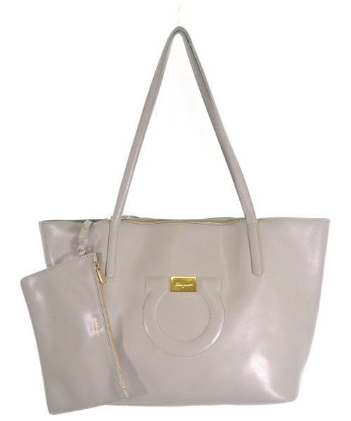 Salvatore Ferragamo กระเป๋าถือขนาดใหญ่