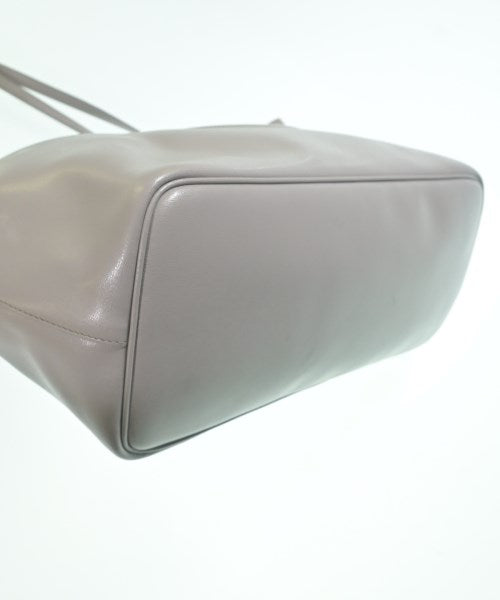 Salvatore Ferragamo กระเป๋าถือขนาดใหญ่