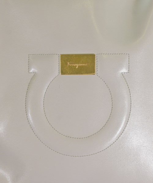 Salvatore Ferragamo กระเป๋าถือขนาดใหญ่