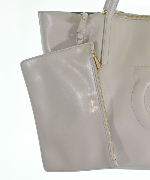 Salvatore Ferragamo กระเป๋าถือขนาดใหญ่