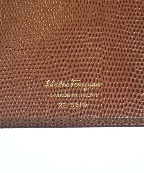 Salvatore Ferragamo กระเป๋าสะพาย