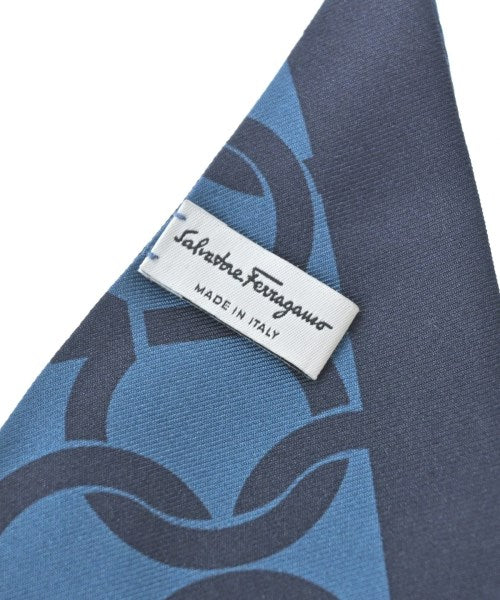 Salvatore Ferragamo ผ้าพันคอ