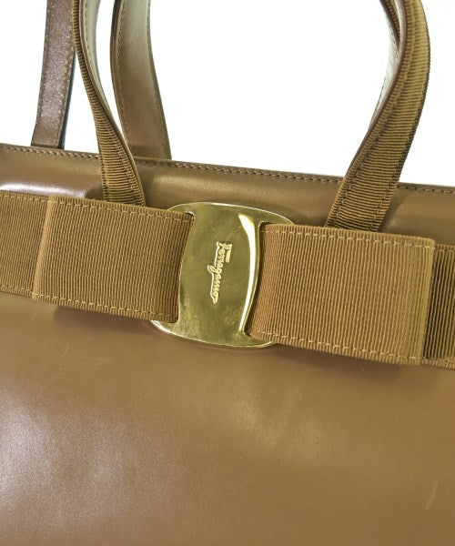 Salvatore Ferragamo กระเป๋าถือ