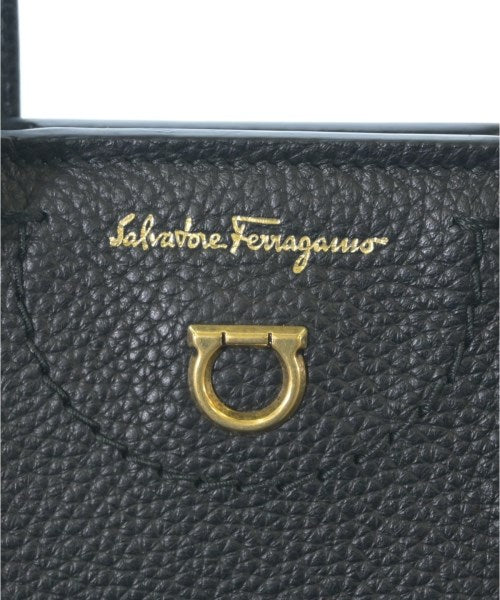 Salvatore Ferragamo กระเป๋าสะพาย