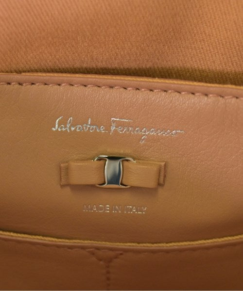Salvatore Ferragamo กระเป๋าถือขนาดใหญ่