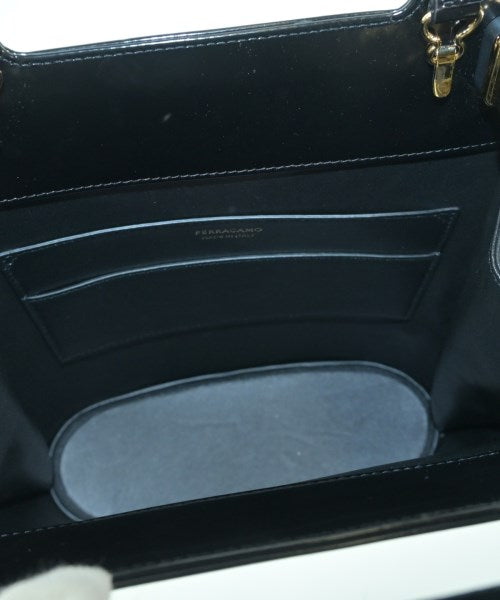 Salvatore Ferragamo กระเป๋าสะพาย