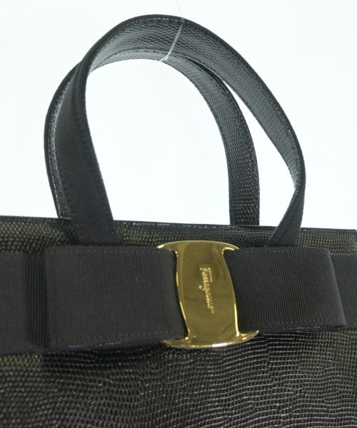 Salvatore Ferragamo กระเป๋าสะพาย