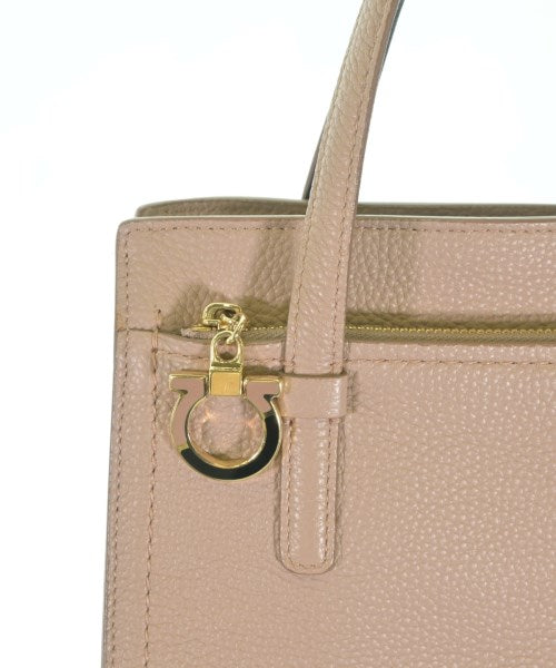 Salvatore Ferragamo กระเป๋าถือ