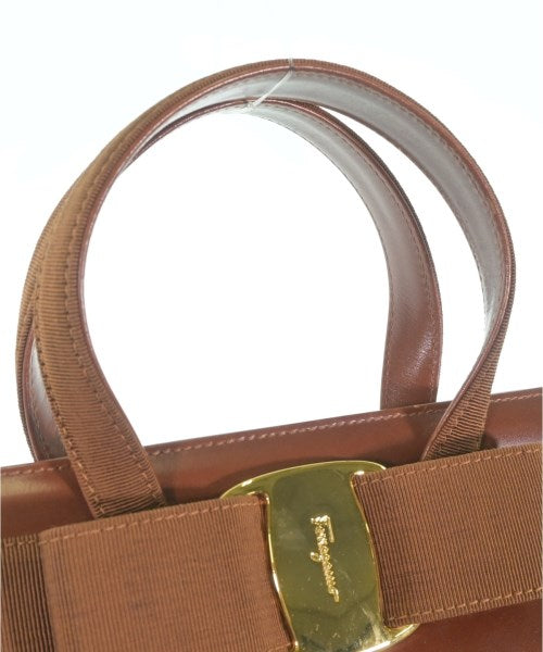 Salvatore Ferragamo กระเป๋าสะพาย