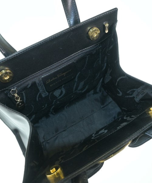 Salvatore Ferragamo กระเป๋าถือ
