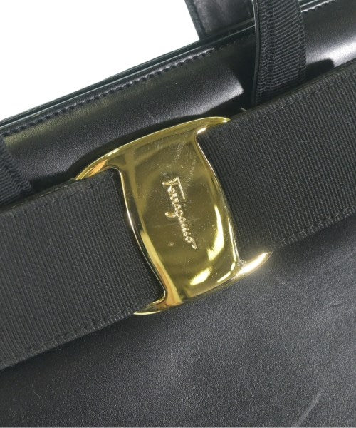 Salvatore Ferragamo กระเป๋าถือ