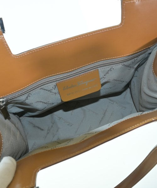 Salvatore Ferragamo กระเป๋าถือ