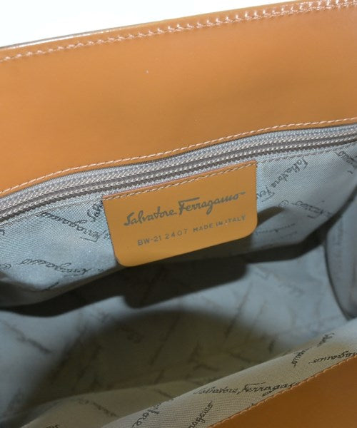 Salvatore Ferragamo กระเป๋าถือ