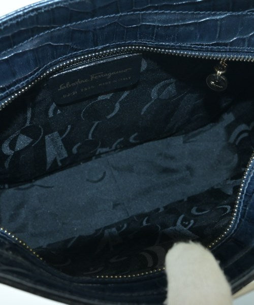 Salvatore Ferragamo กระเป๋าสะพาย