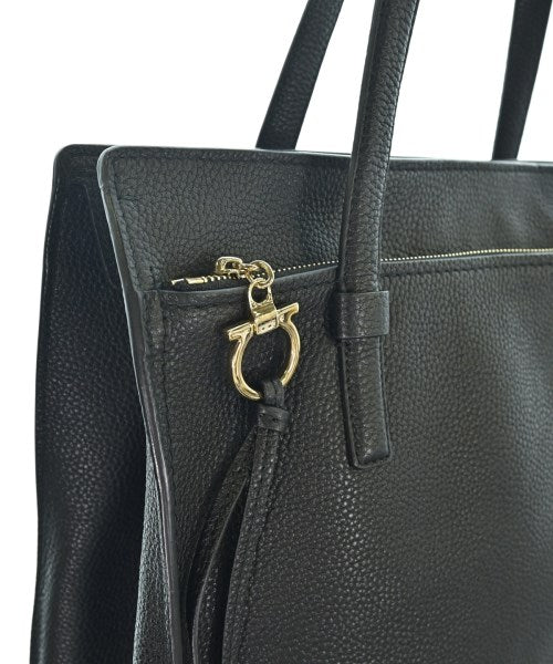 Salvatore Ferragamo กระเป๋าถือขนาดใหญ่