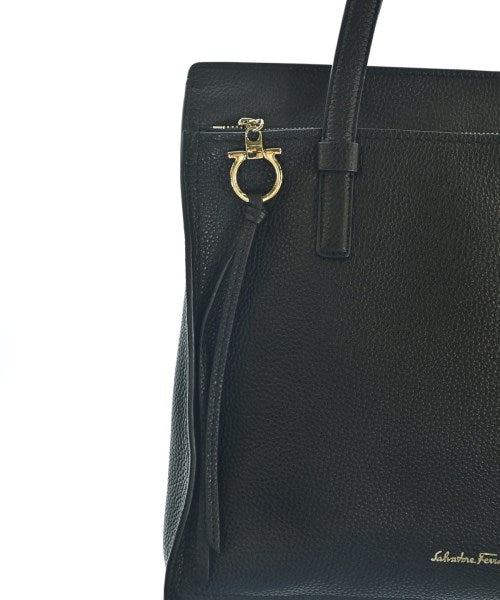Salvatore Ferragamo กระเป๋าถือขนาดใหญ่