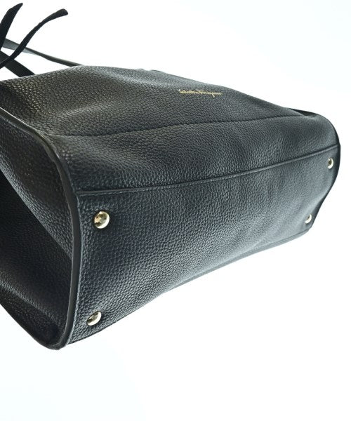 Salvatore Ferragamo กระเป๋าถือขนาดใหญ่