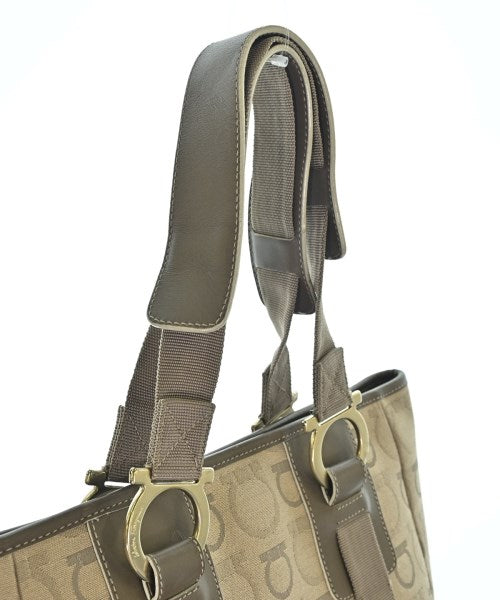 Salvatore Ferragamo กระเป๋าถือขนาดใหญ่