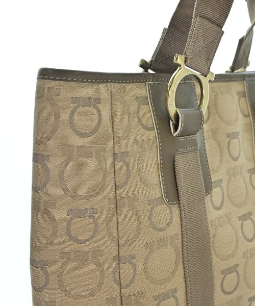 Salvatore Ferragamo กระเป๋าถือขนาดใหญ่