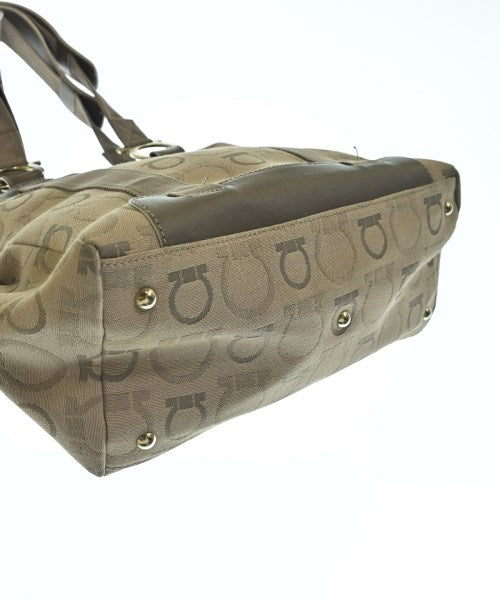 Salvatore Ferragamo กระเป๋าถือขนาดใหญ่
