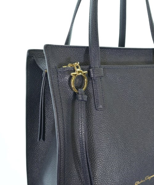 Salvatore Ferragamo กระเป๋าถือขนาดใหญ่