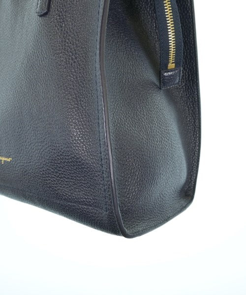 Salvatore Ferragamo กระเป๋าถือขนาดใหญ่