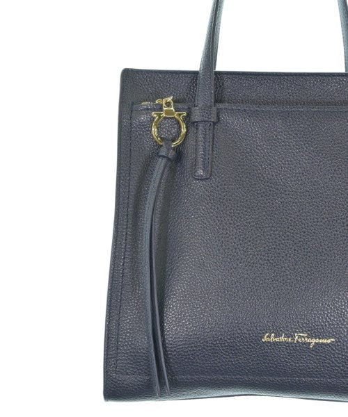 Salvatore Ferragamo กระเป๋าถือขนาดใหญ่