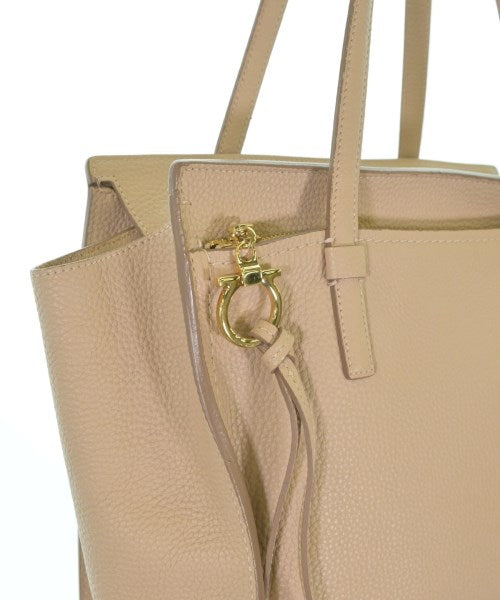 Salvatore Ferragamo กระเป๋าถือขนาดใหญ่