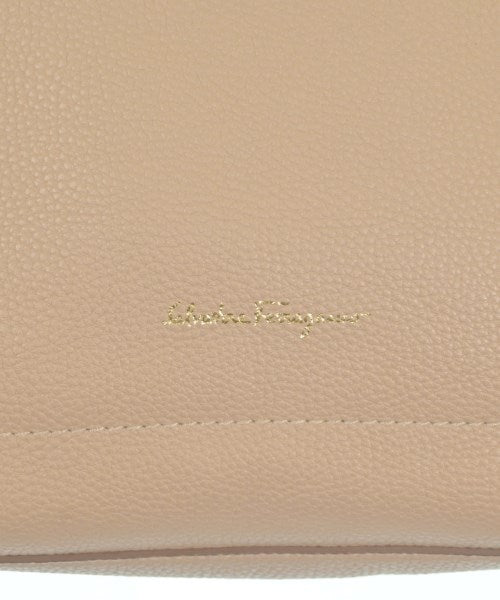 Salvatore Ferragamo กระเป๋าถือขนาดใหญ่