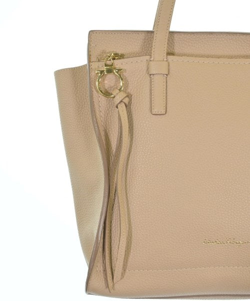 Salvatore Ferragamo กระเป๋าถือขนาดใหญ่