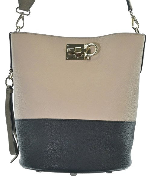 Salvatore Ferragamo กระเป๋าสะพาย