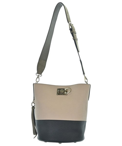 Salvatore Ferragamo กระเป๋าสะพาย