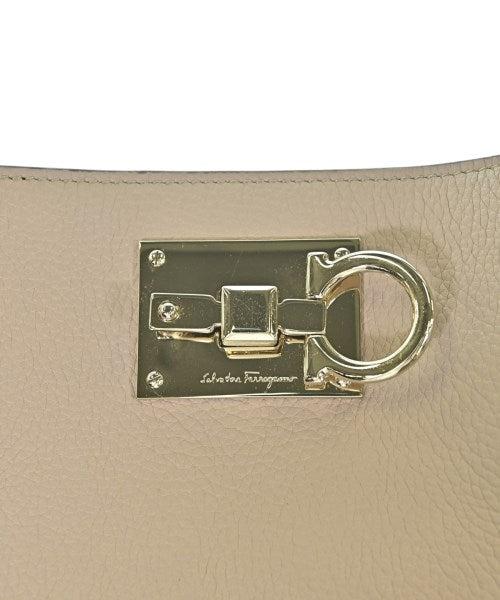 Salvatore Ferragamo กระเป๋าสะพาย