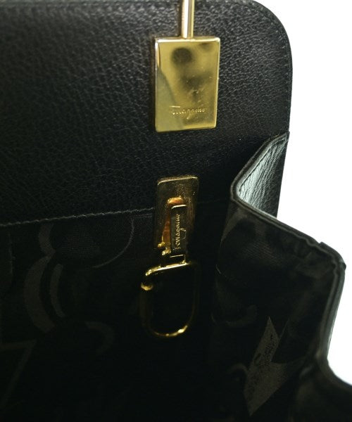 Salvatore Ferragamo กระเป๋าสะพาย