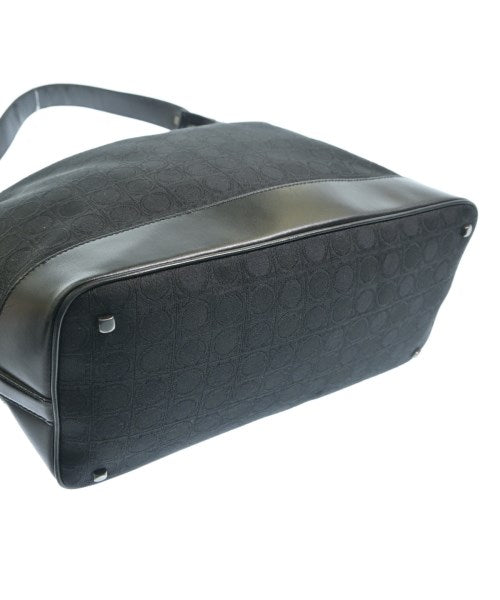 Salvatore Ferragamo กระเป๋าถือ