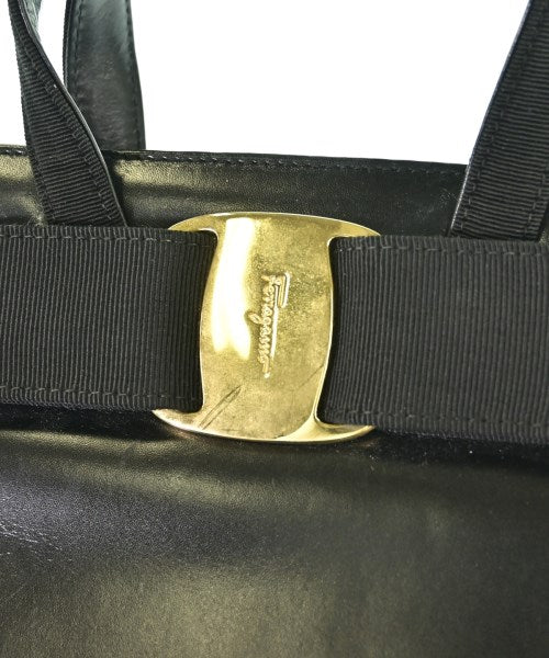 Salvatore Ferragamo กระเป๋าถือ
