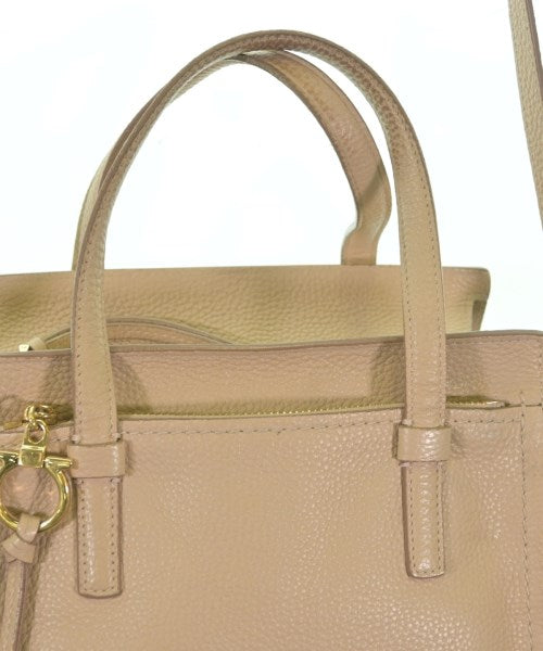 Salvatore Ferragamo กระเป๋าถือ