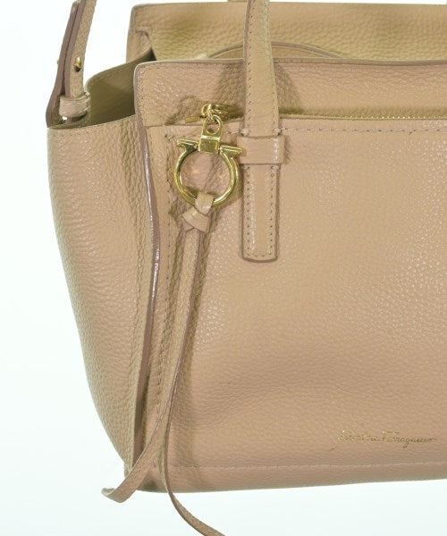 Salvatore Ferragamo กระเป๋าถือ