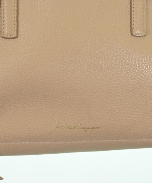 Salvatore Ferragamo กระเป๋าถือ