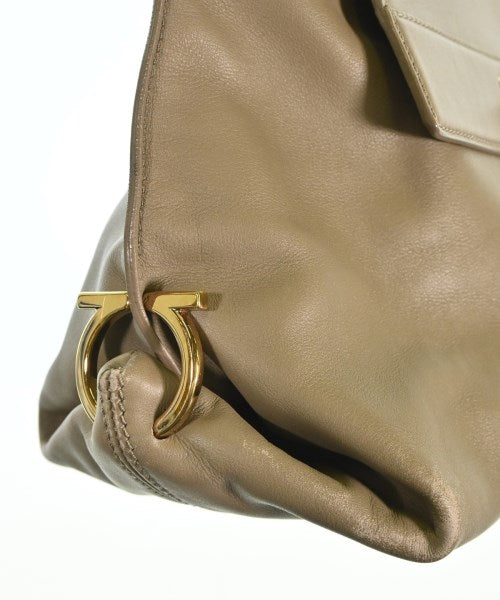 Salvatore Ferragamo กระเป๋าสะพาย