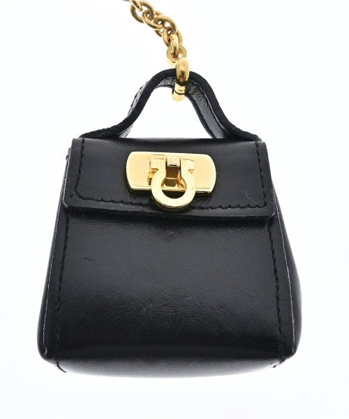 Salvatore Ferragamo เครื่องประดับบนกระเป๋า