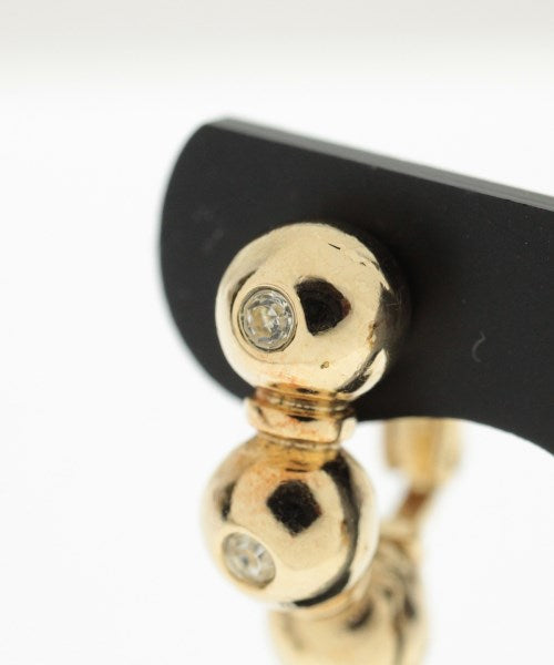 Christian Dior เจาะ