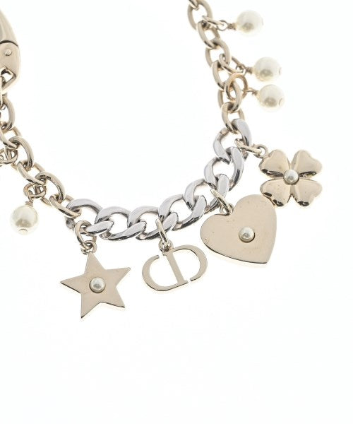 Christian Dior เครื่องประดับบนกระเป๋า