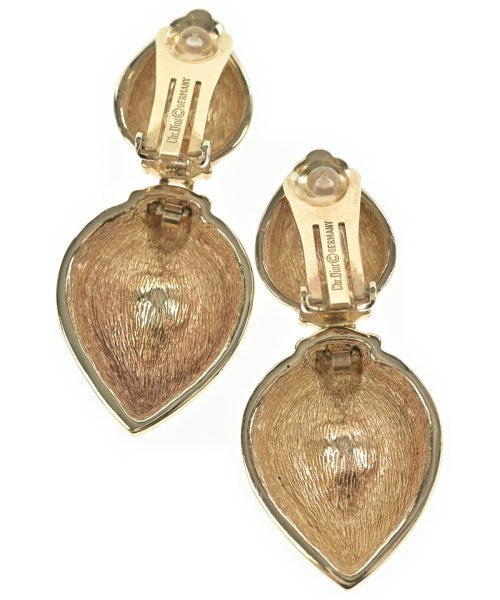 Christian Dior เจาะ