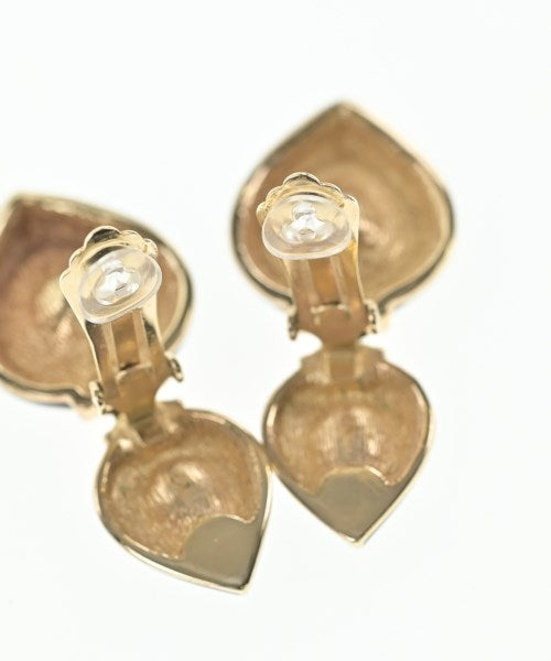 Christian Dior เจาะ