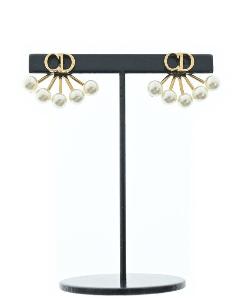 Christian Dior เจาะ