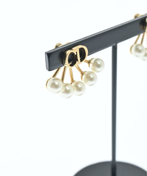 Christian Dior เจาะ